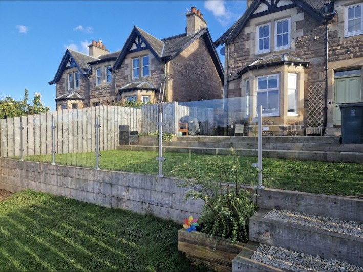 Glass balustrade installation